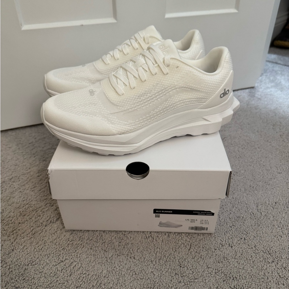 ALO Yoga Runner White Sneakers Size:9.5